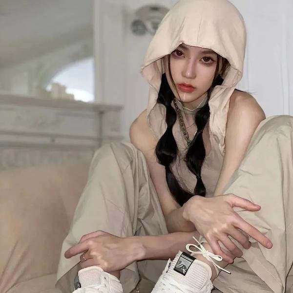 夜色中的她